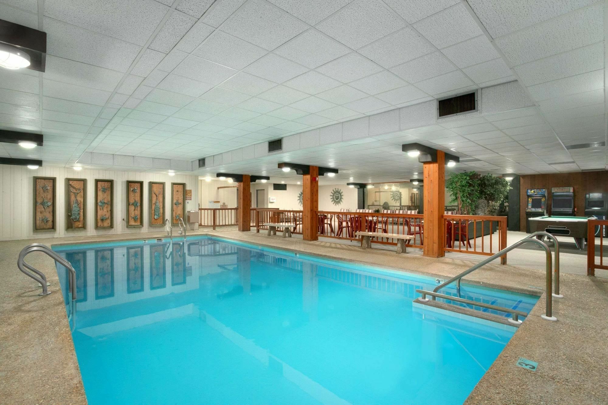 Hotel Clarion Pointe Rhinelander Downtown Exterior foto